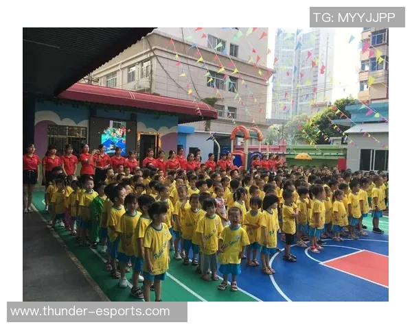 捷克足球明星托马斯·索乌切克的成长轨迹与职业生涯回顾